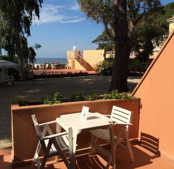 غرفة كلاسيكية مطلّة علي البحر, Mare