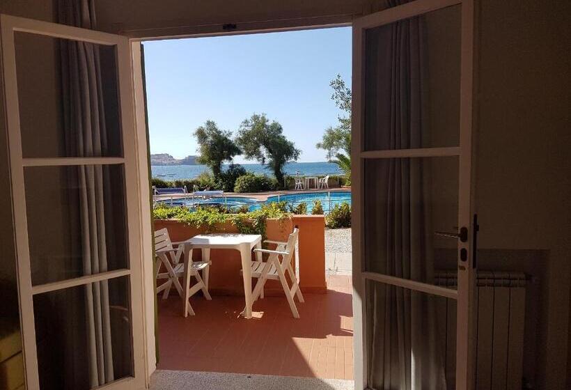 غرفة كلاسيكية مطلّة علي البحر, Mare