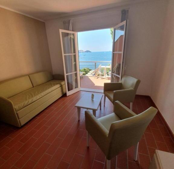 غرفة ديلوكس رباعية, Mare