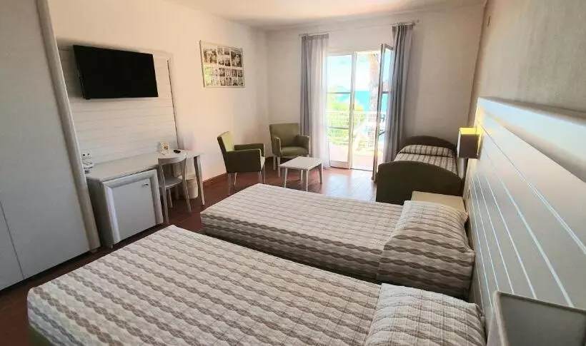 デラックスの４人部屋, Mare