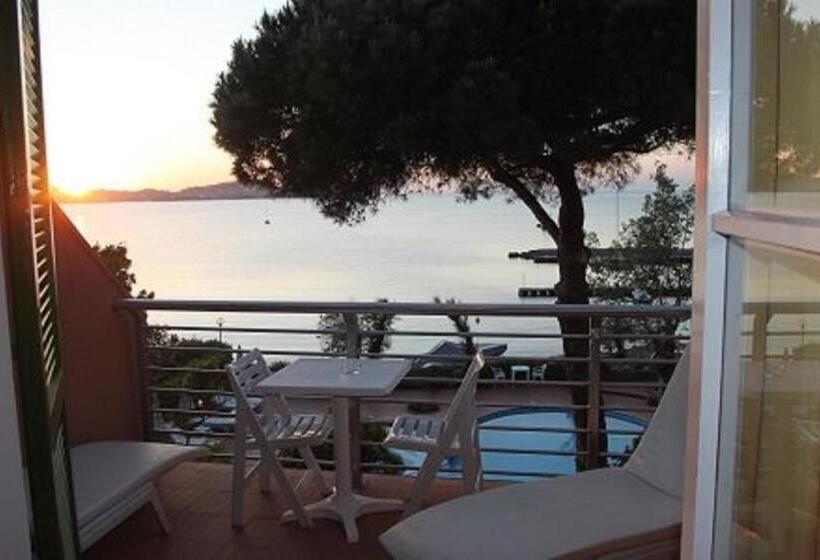 غرفة ديلوكس ثلاثية مطلة على البحر, Mare