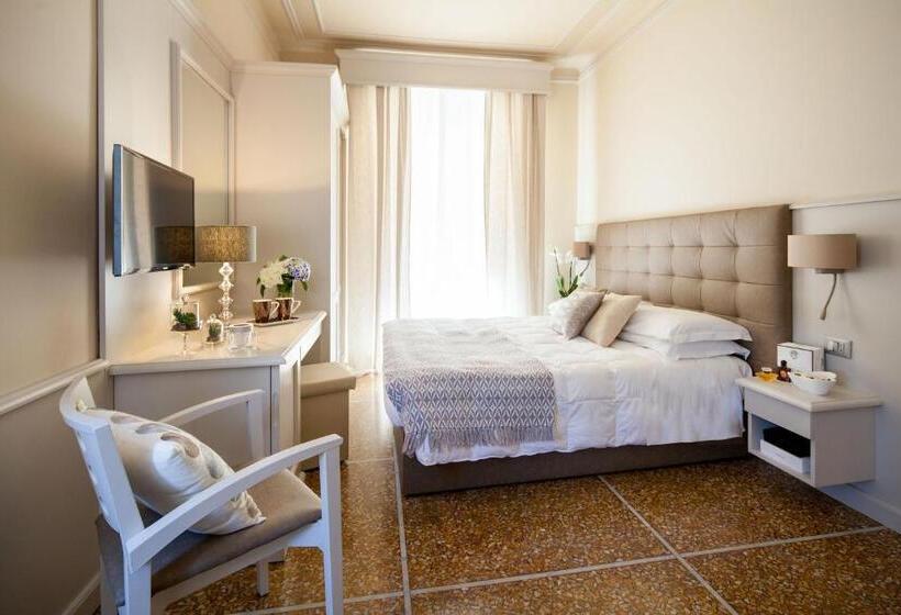 Номер Deluxe, Mediterraneo