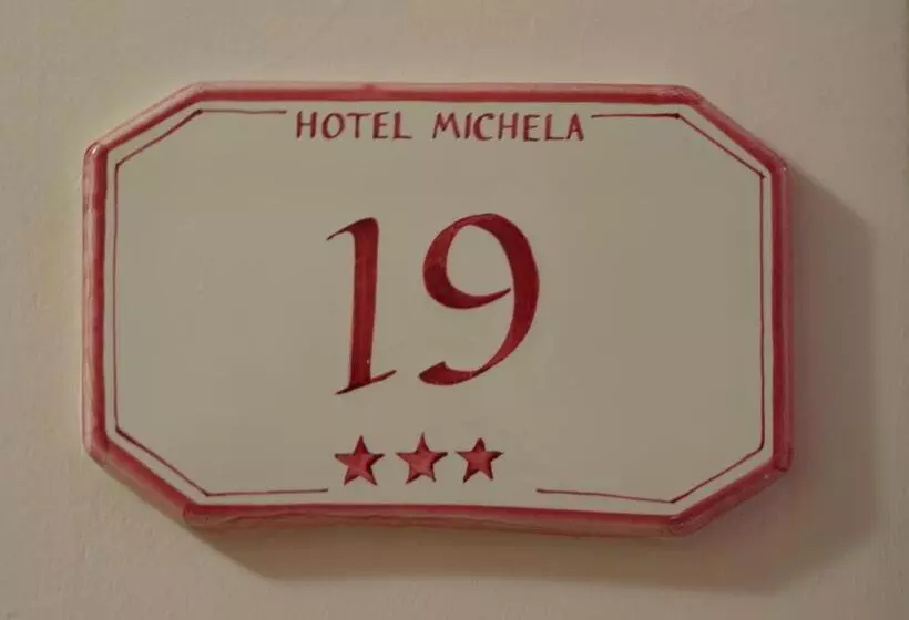 バルコニー付きスタンダードトリプルルーム, Michela
