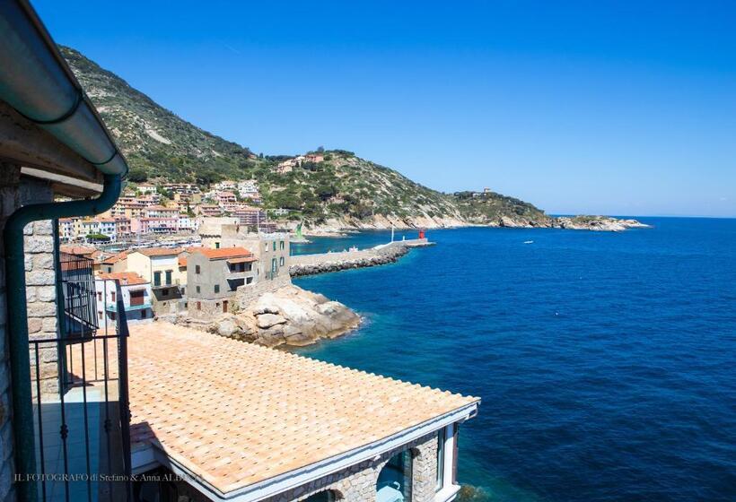 غرفة قياسية مطلّة علي البحر, Saraceno