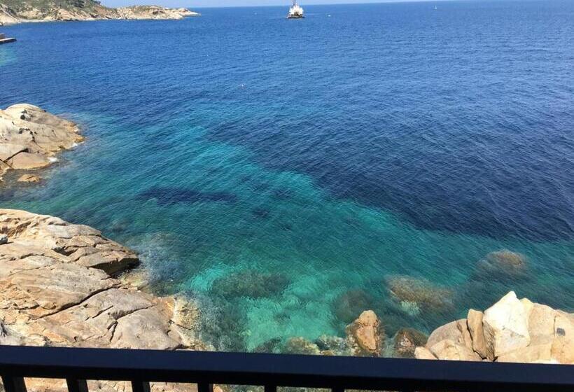 חדר משפחתי נוף לים, Saraceno