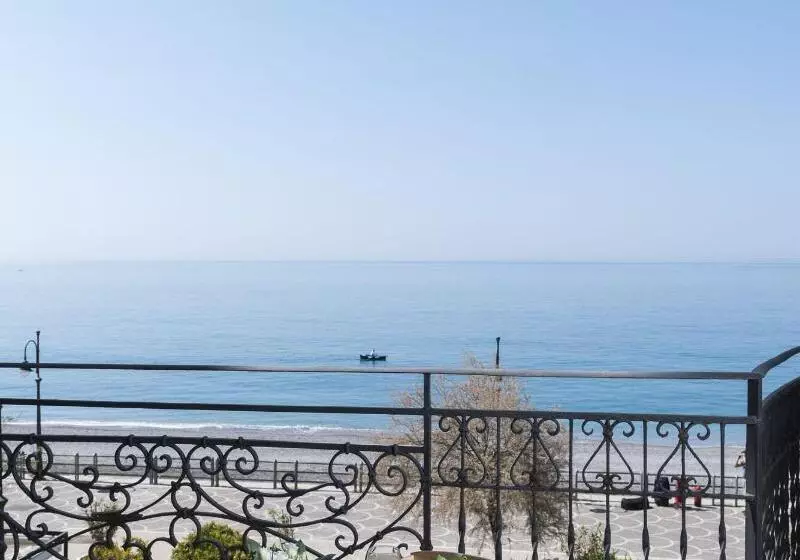 اتاق استاندارد با چشم‌انداز دریا, Sole Splendid
