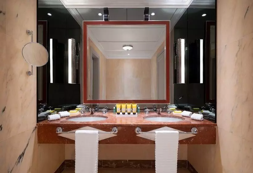 Ullakkohuone, The Excelsior, A Luxury Collection Hotel, Florence