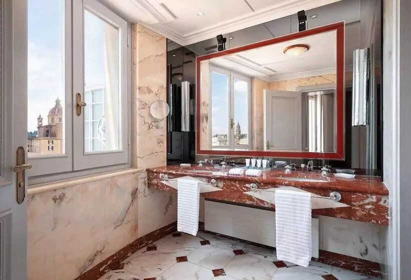Ullakkohuone, The Excelsior, A Luxury Collection Hotel, Florence