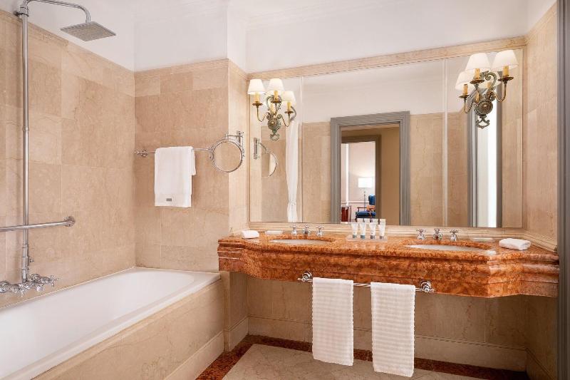 اتاق لوکس با تخت بزرگ, The Westin Excelsior, Florence