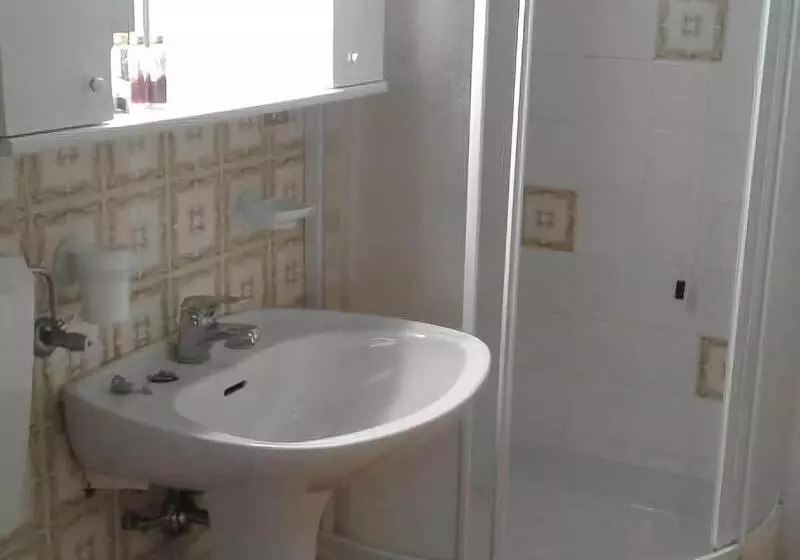 Standard-huone, Topazio