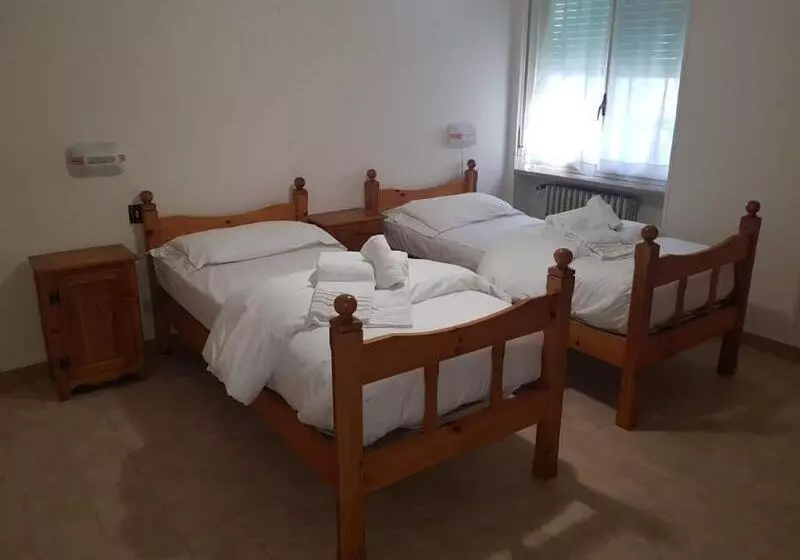 Standard Neljän Hengen Huone, Topazio