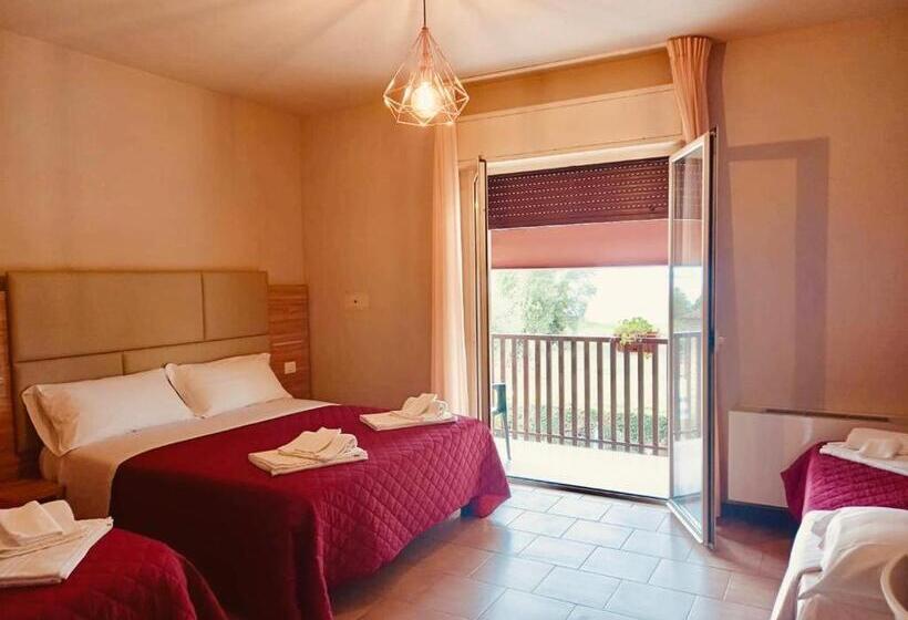 Четырехместный Номер Стандарт с Балконом, Torricella