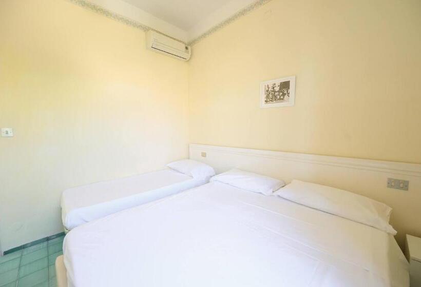 غرفة قياسية ثلاثية, Villa Diana   Beach & Rooms