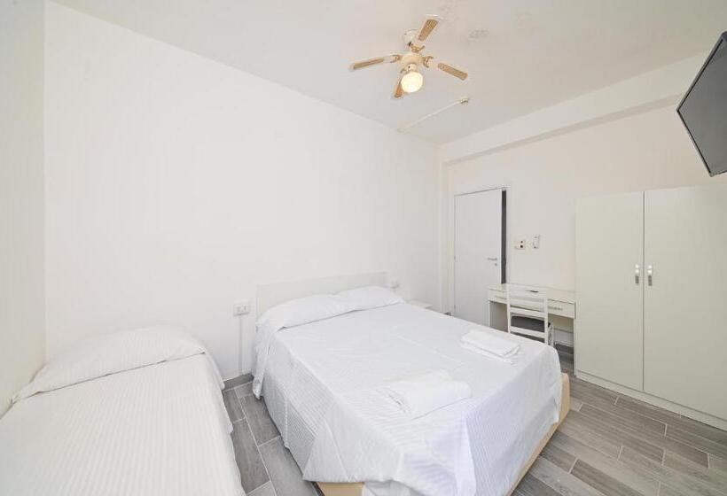 غرفة قياسية ثلاثية, Villa Diana   Beach & Rooms