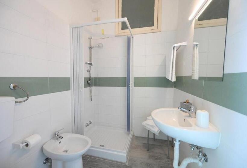 غرفة قياسية مزوَّدة بشُرفة, Villa Diana   Beach & Rooms