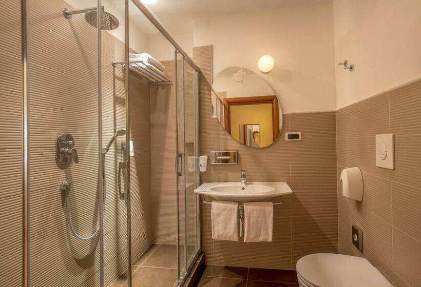 اتاق پنج‌تخته استاندارد, Best Western Hotel Globus