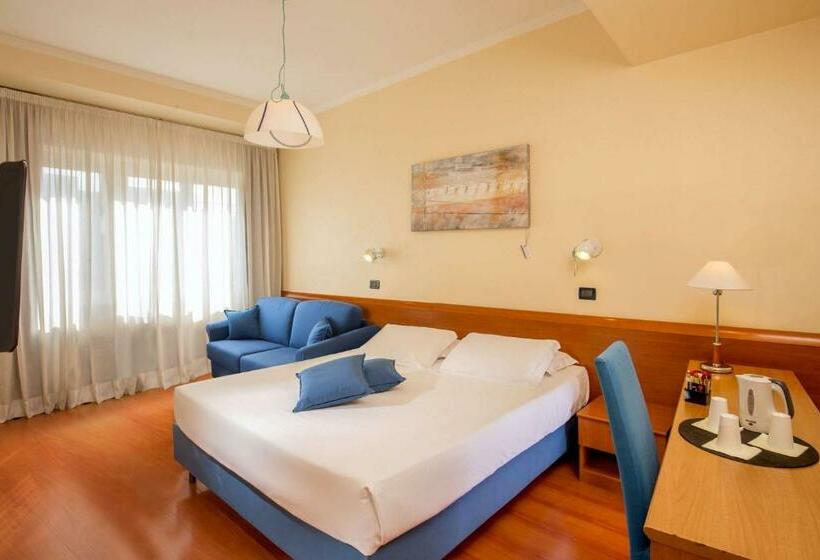 اتاق استاندارد چهار تخته, Best Western Hotel Globus