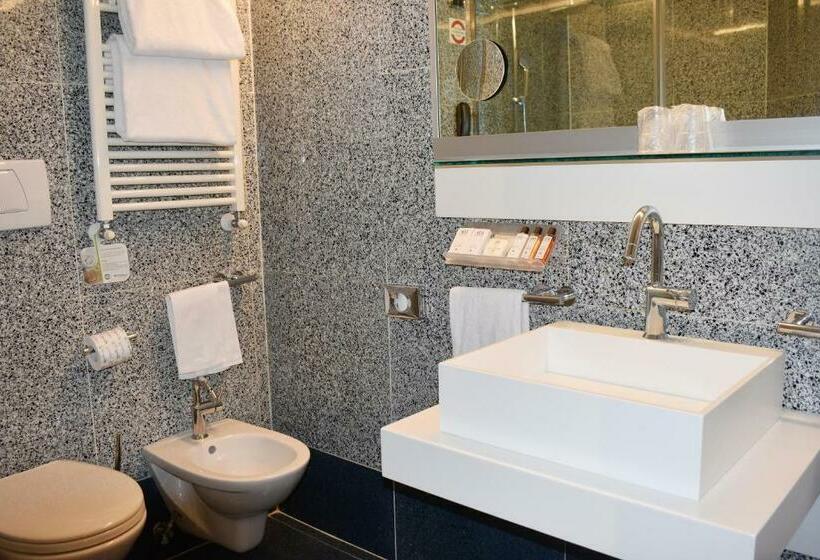 اتاق لوکس با تخت بزرگ, Best Western Plus Hotel Universo