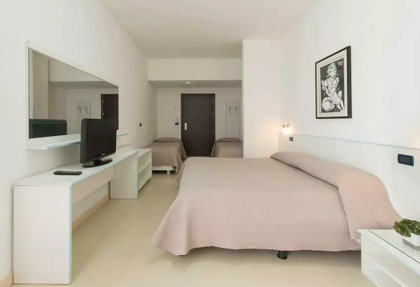 Standard Neljän Hengen Huone, Grand Hotel Adriatico