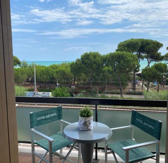 Triple Room Sea View, Astoria