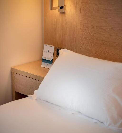 غرفة قياسية, Baia Flaminia