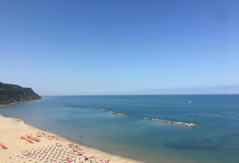 غرفة قياسية مطلّة علي البحر, Baia Flaminia