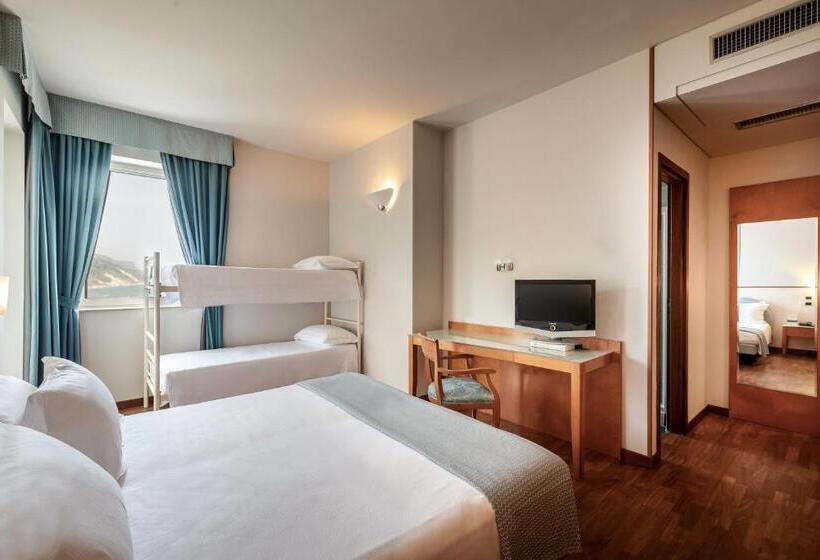 غرفة قياسية رباعية مزودة بشُرفة, Baia Flaminia