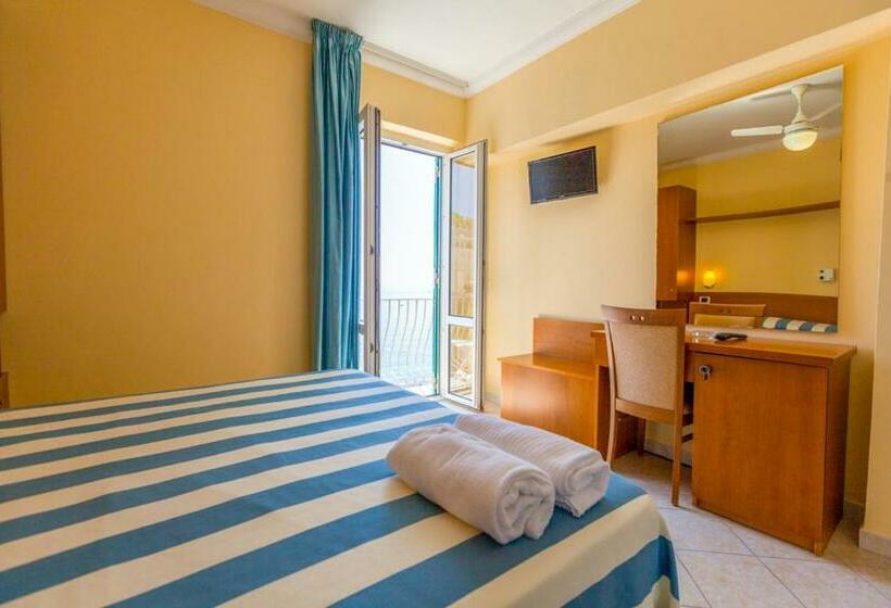 غرفة قياسية مطلّة علي البحر, Bellavista