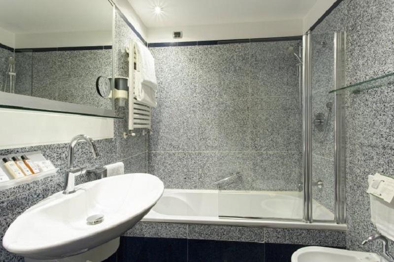 اتاق راحتی سه تخته, Best Western Plus Hotel Universo