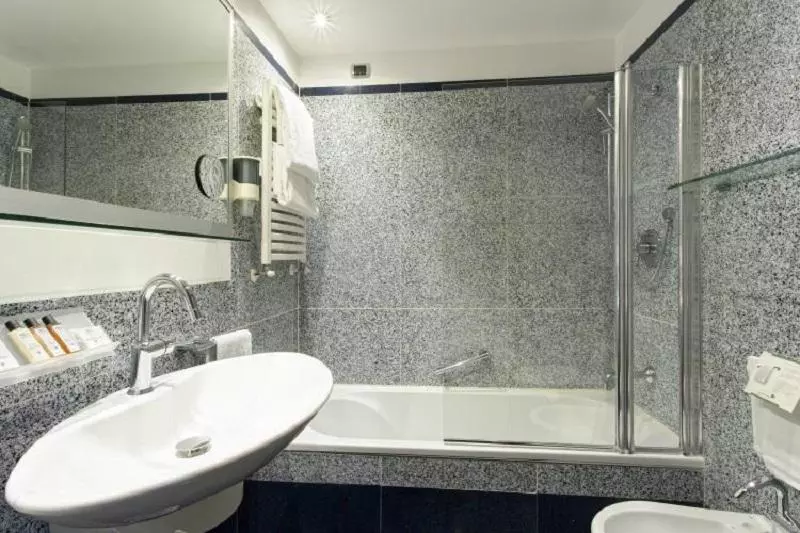 اتاق راحتی سه تخته, Best Western Plus Hotel Universo