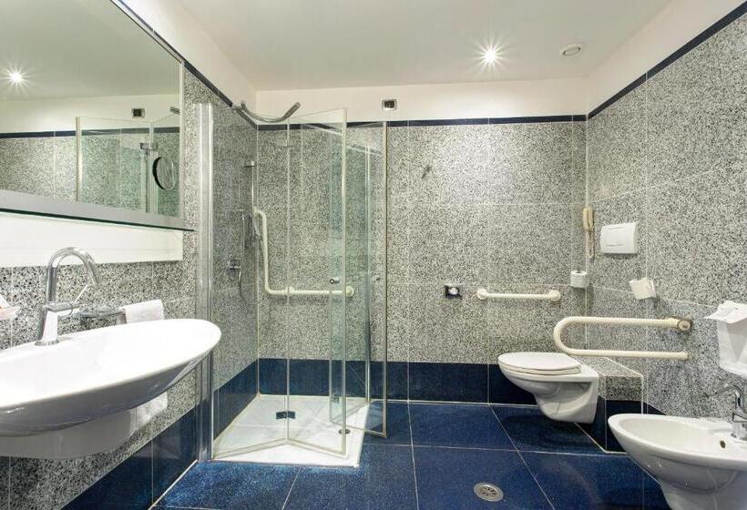 اتاق راحتی سه تخته, Best Western Plus Hotel Universo