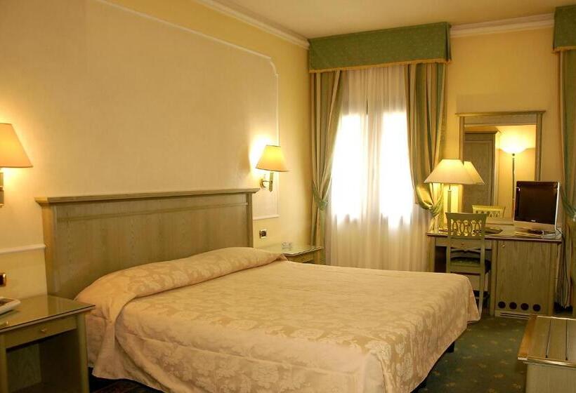 Habitació Estàndard, Donatello