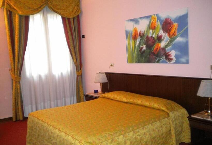 Habitació Estàndard, Donatello