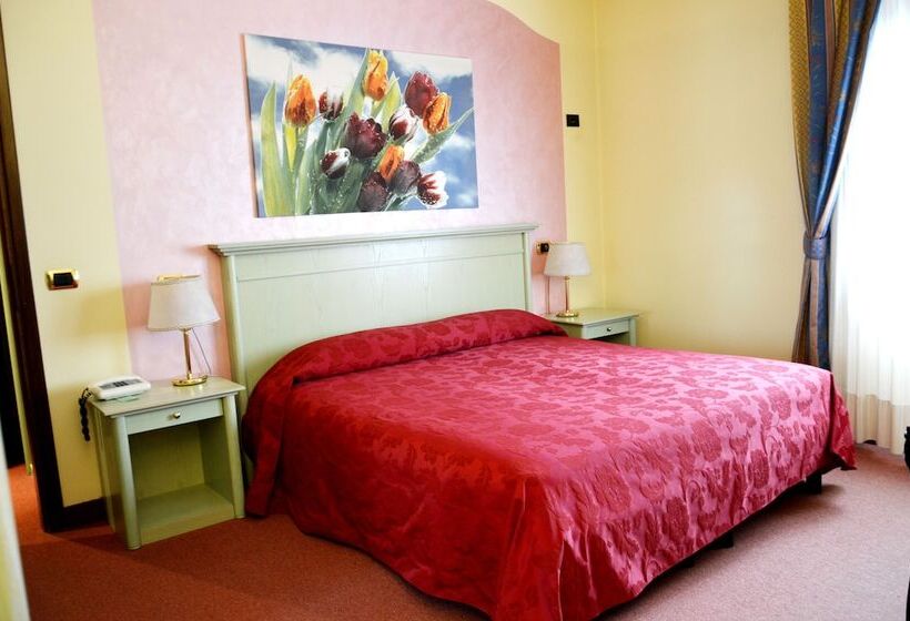 Habitació Estàndard, Donatello