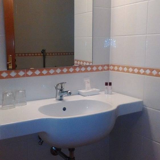 标准三人间, Europa