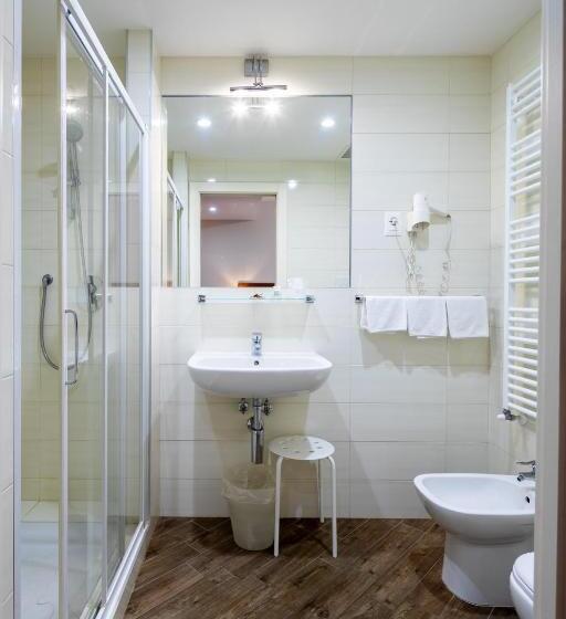 اتاق استاندارد سه نفره, Excelsior Pavia