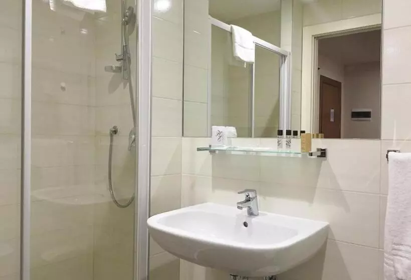 اتاق استاندارد با بالکن, Excelsior Pavia
