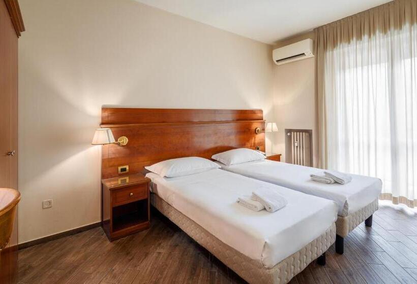 اتاق استاندارد با بالکن, Excelsior Pavia