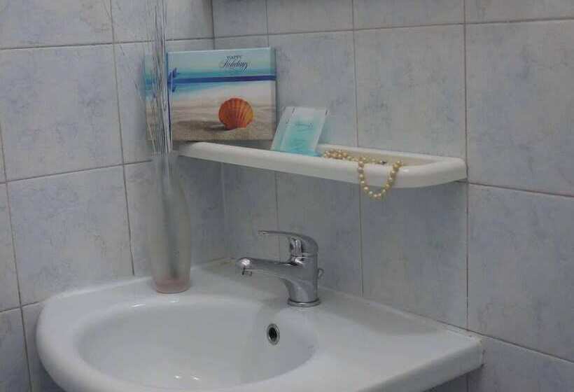 Camera Tripla Classica con Balcone, Frida