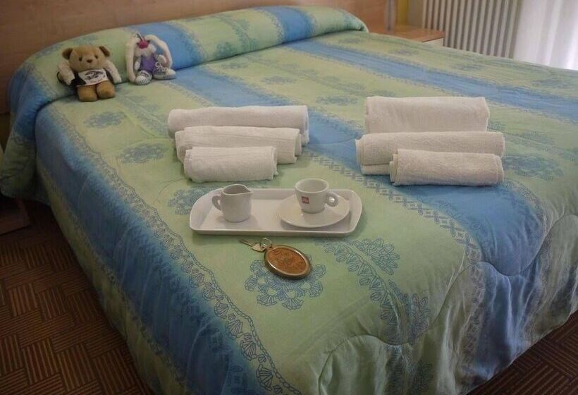 Camera Tripla Classica con Balcone, Frida