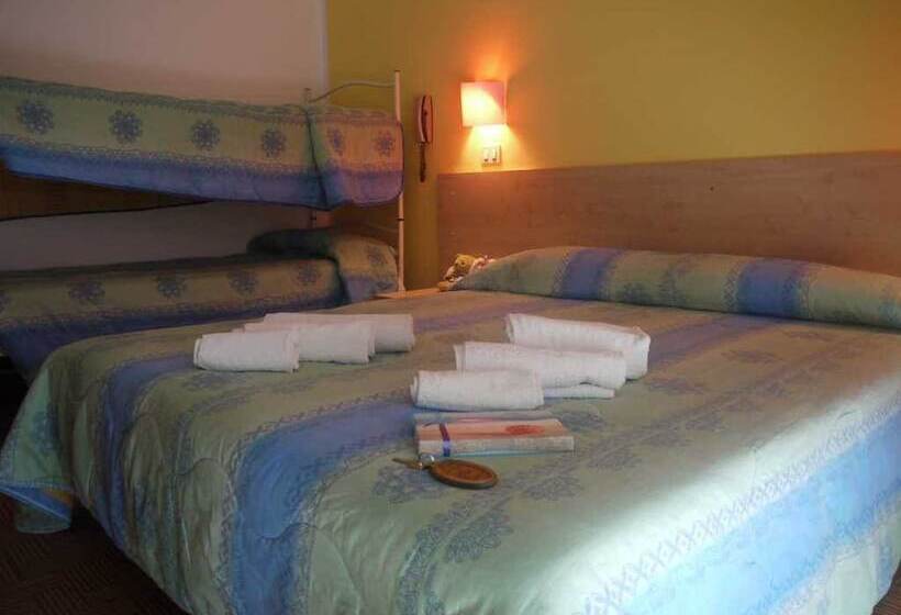 Camera Quadrupla Standard con Balcone, Frida