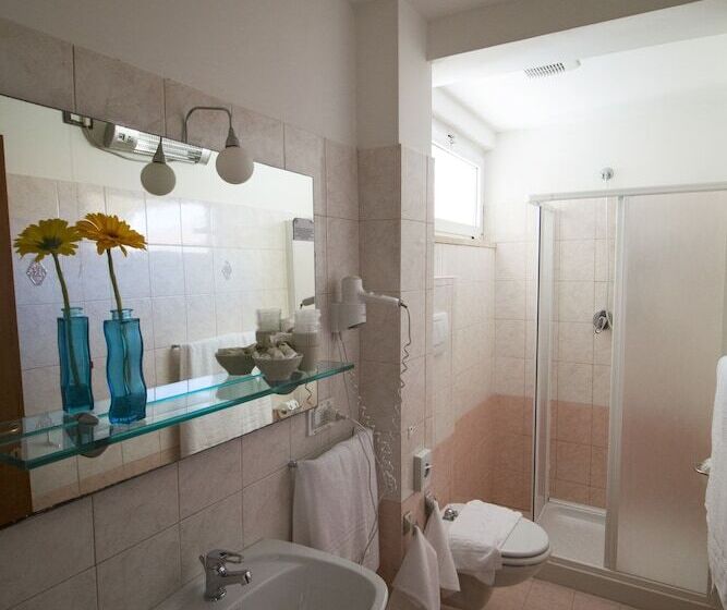 חדר סטנדרט לשלושה, Gabbiano