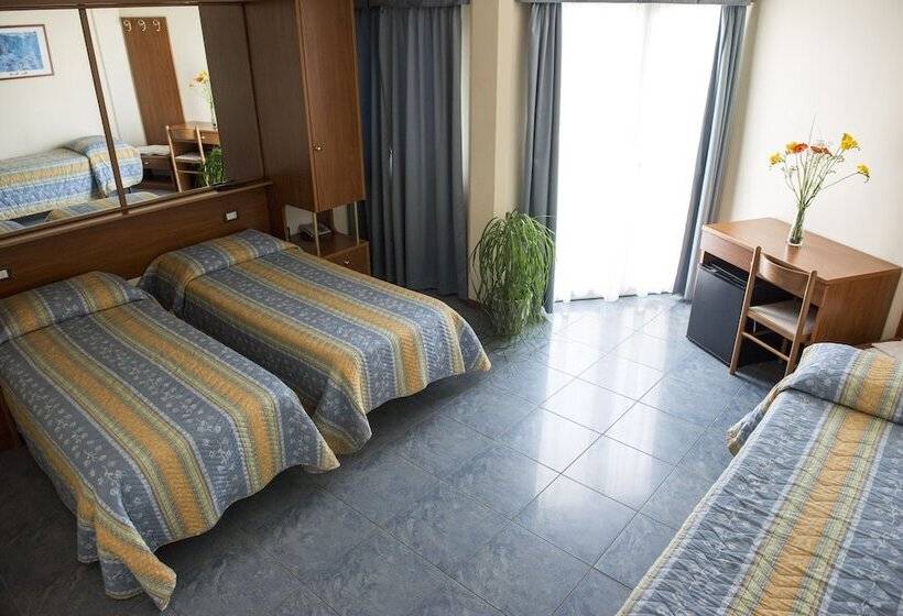Номер Стандарт Трехместный, Gabbiano