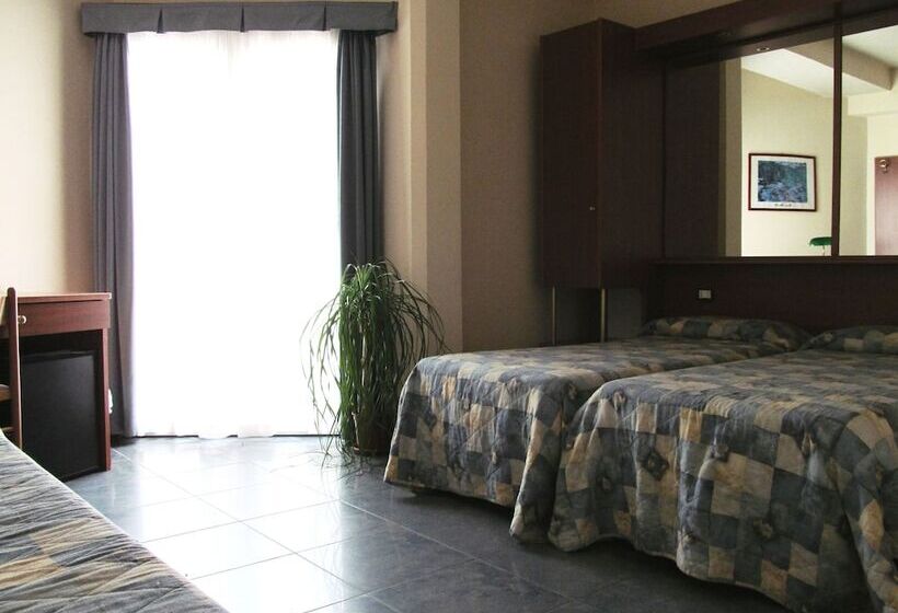 חדר סטנדרט לשלושה, Gabbiano