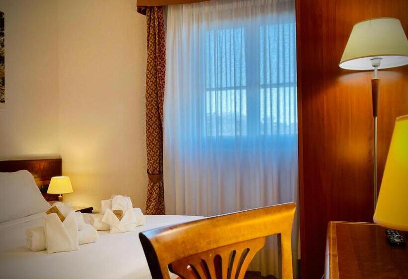 חדר סטנדרט לארבעה, Hermitage