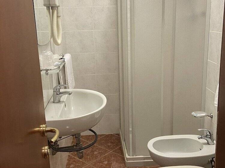 חדר אקונומי יחיד, Hermitage