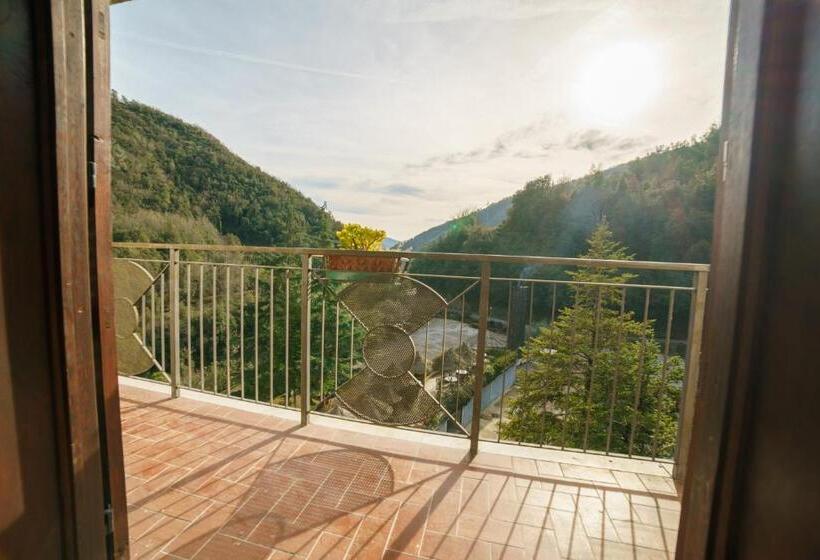 Deluxe room with river view, Lago Bin