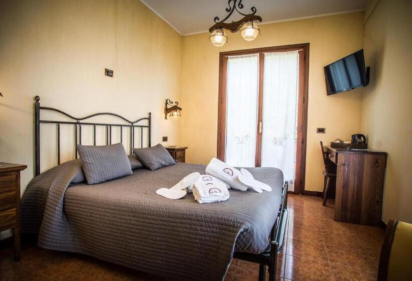 Deluxe room with river view, Lago Bin