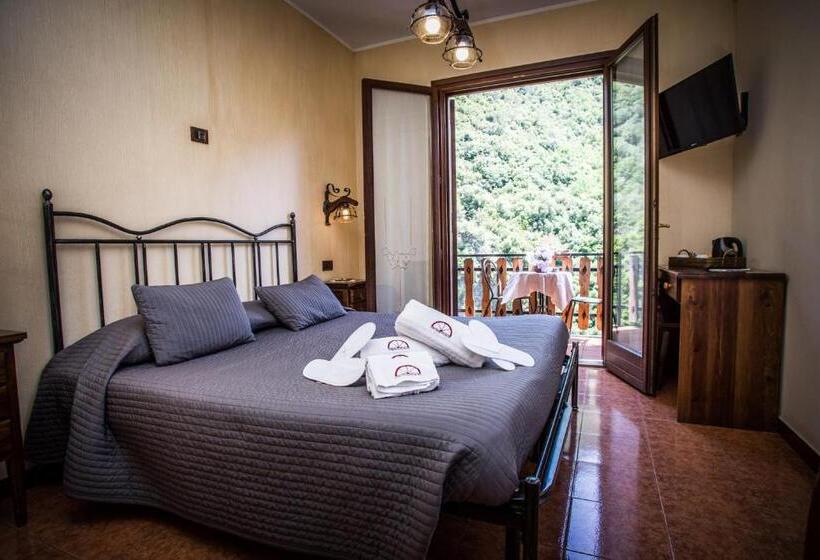 Deluxe room with river view, Lago Bin