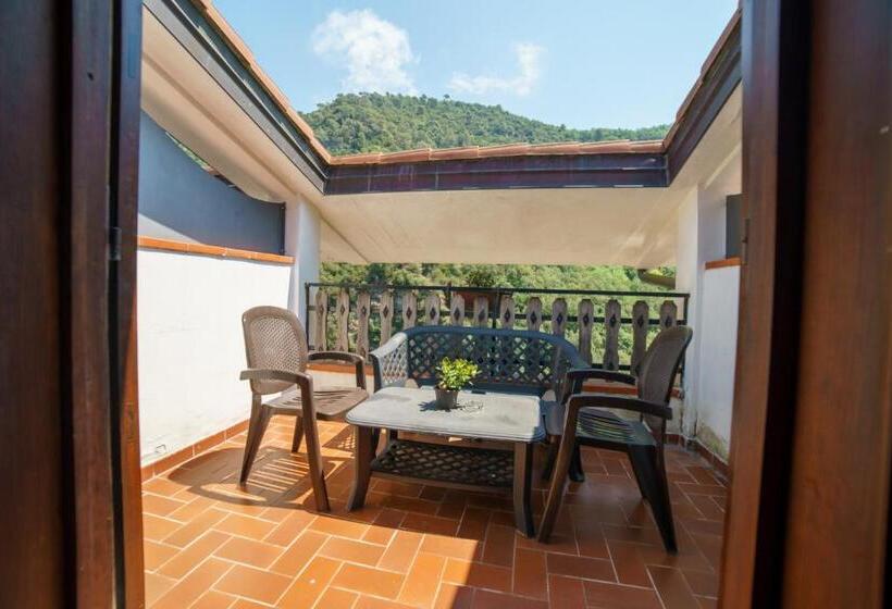 高级三人间, Lago Bin